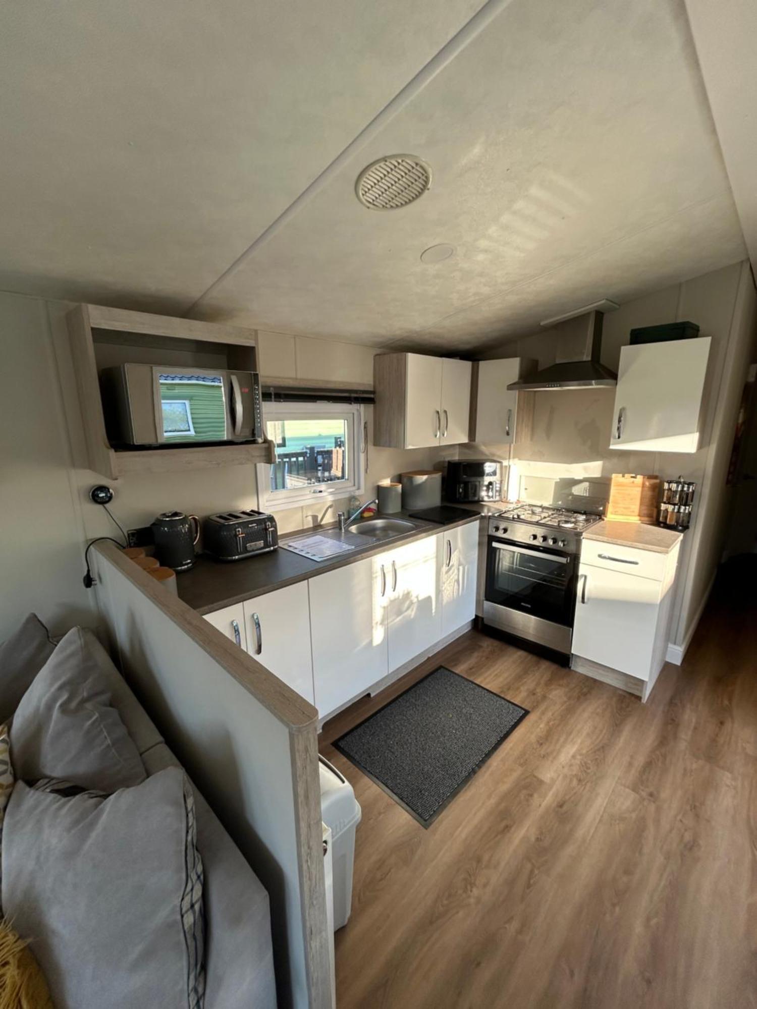 12 Borwick Lakes- Newly Refurbished Деревянный коттедж *