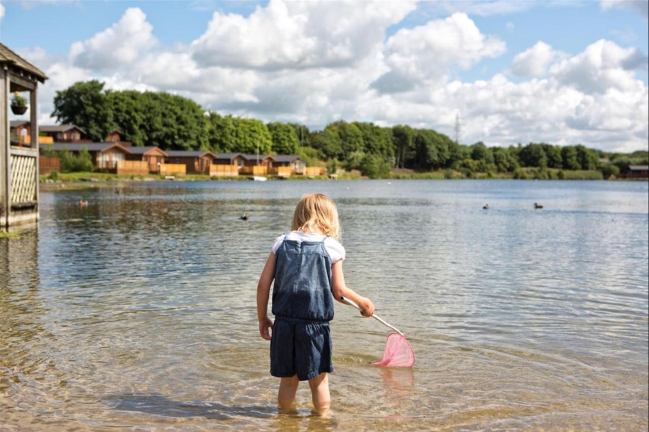 12 Borwick Lakes By Waterside