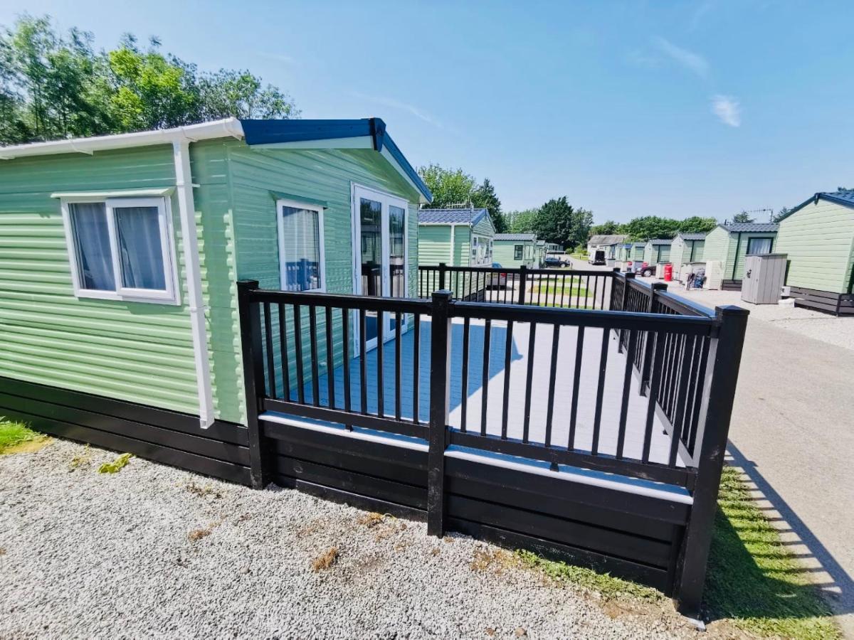 12 Borwick Lakes By Waterside